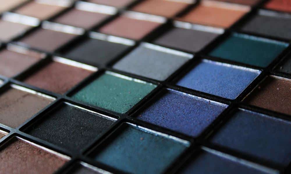 Makijaż bez efektu maski – poradnik dla naturalnego wyglądu