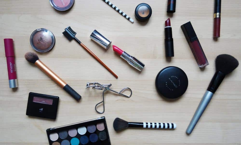 Jak zrobić makijaż ślubny samodzielnie? Poradnik krok po kroku