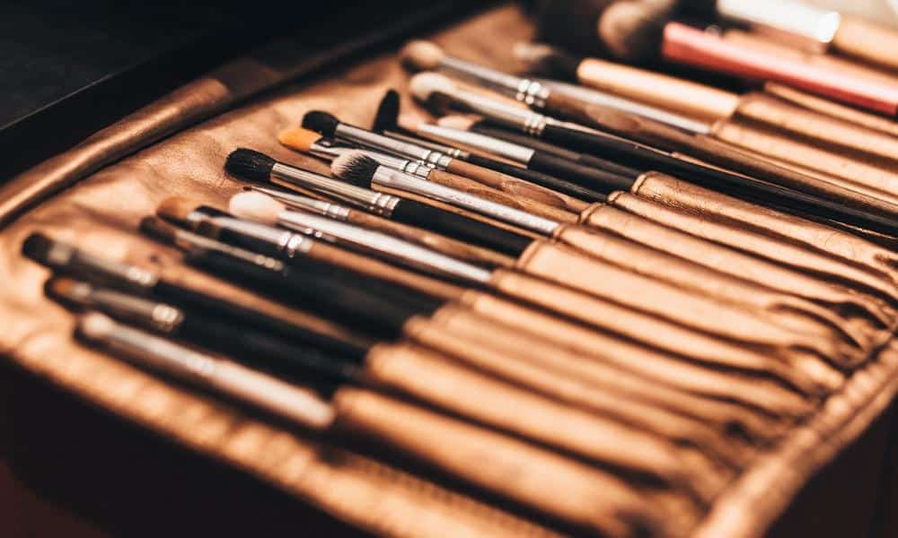 Jak łączyć makijaż minimalistyczny z codzienną pielęgnacją skóry?